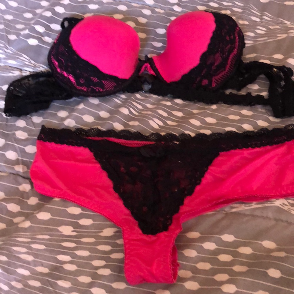 Black and hot pink bra and underwear set.